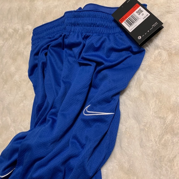 Nike basketball shorts - Picture 2 of 2